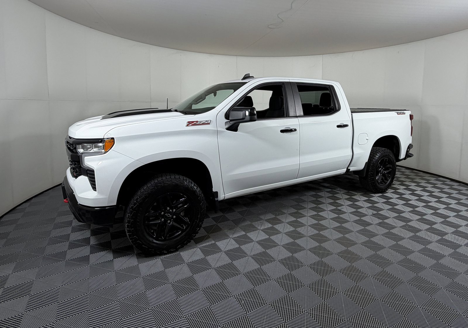 2022 Chevrolet Silverado Trail Boss LT photo 2