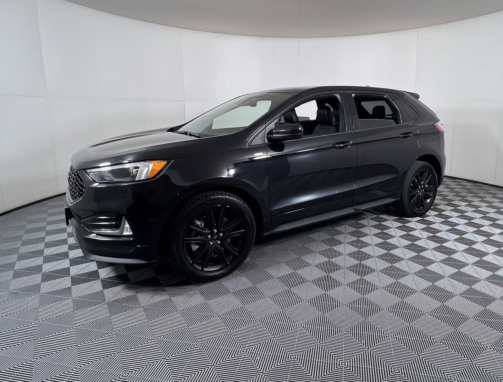 2022 Ford Edge ST-Line photo 2