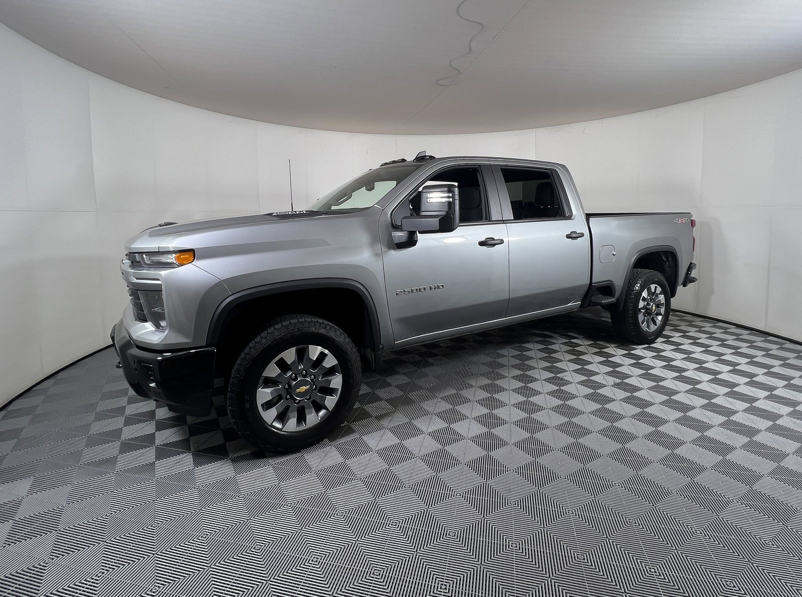 2025 Chevrolet Silverado 2500HD Custom photo 2