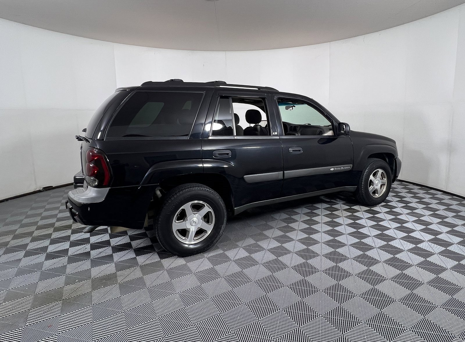 2004 Chevrolet Trailblazer LS photo 2