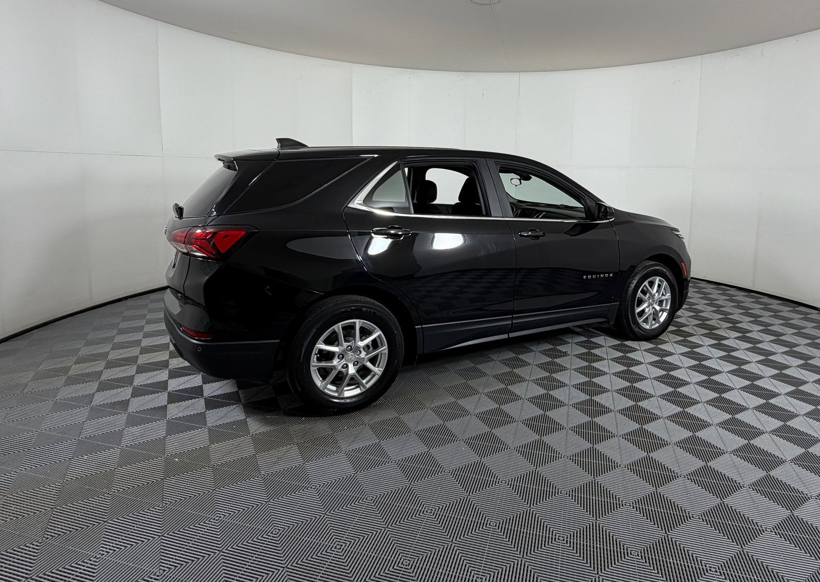 2022 Chevrolet Equinox LT photo 2