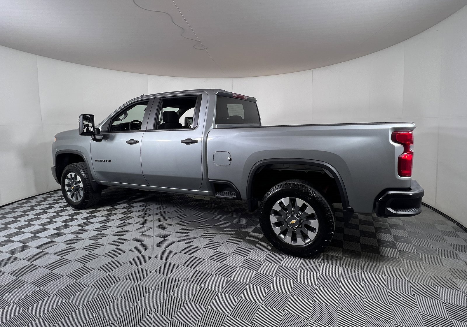 2024 Chevrolet Silverado 2500HD Custom photo 3