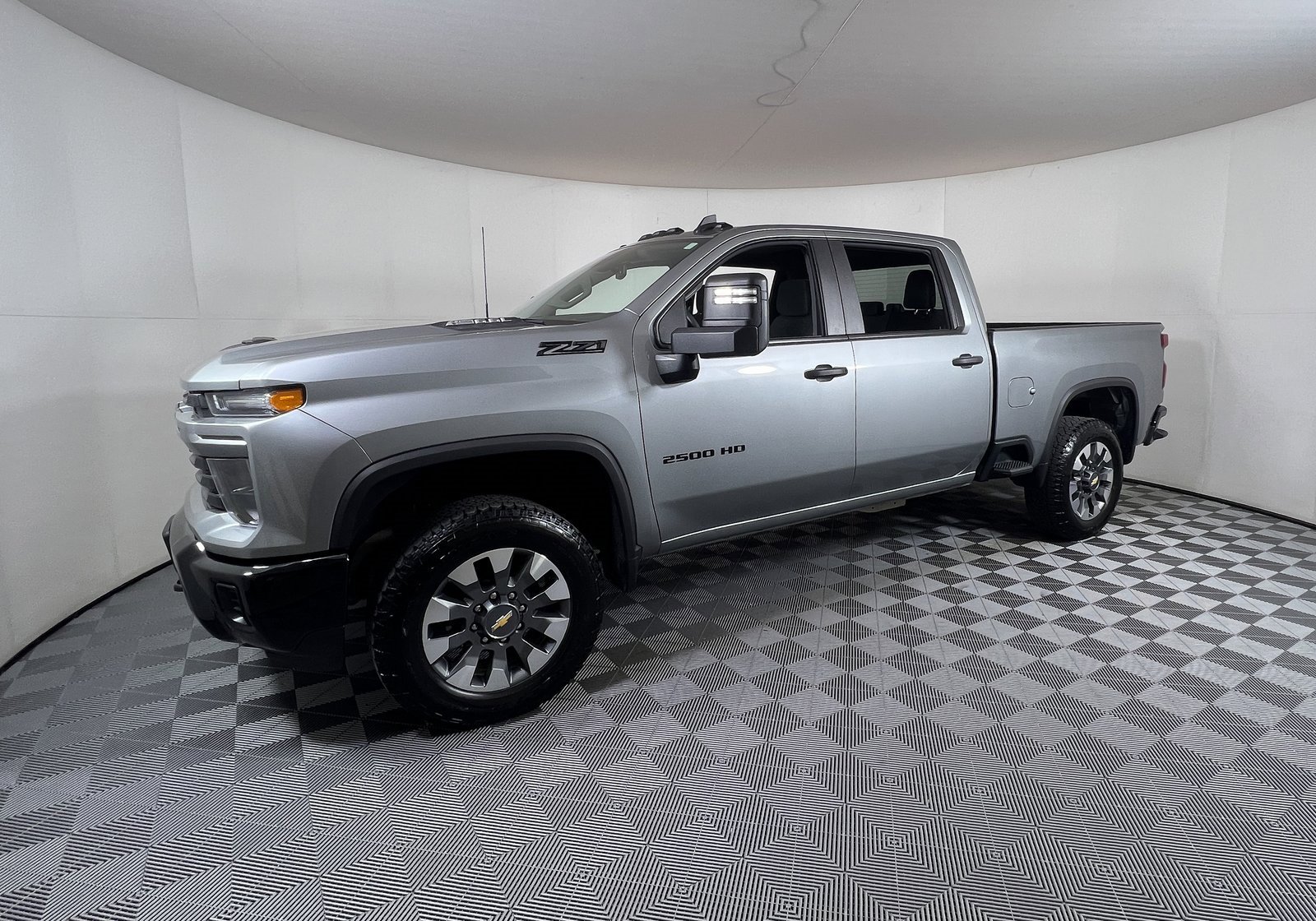 2024 Chevrolet Silverado 2500HD Custom photo 2
