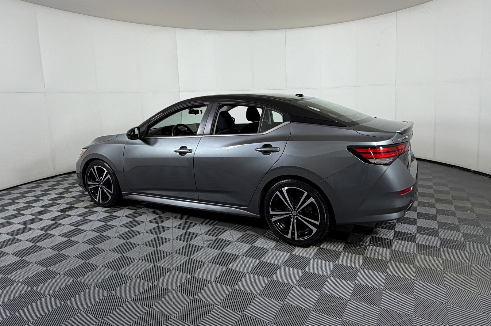 2022 Nissan Sentra SR photo 3