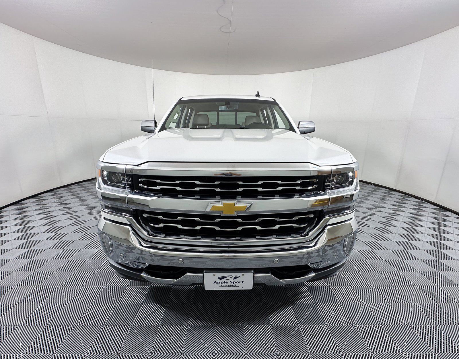 Used 2018 Chevrolet Silverado 1500 LTZ with VIN 3GCUKSEJ3JG137679 for sale in Marlin, TX