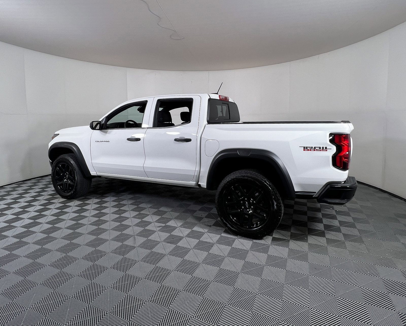 2024 Chevrolet Colorado Trail Boss photo 3