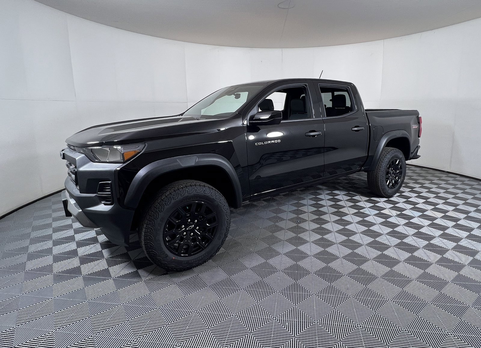 2026 Chevrolet Colorado Trail Boss photo 2