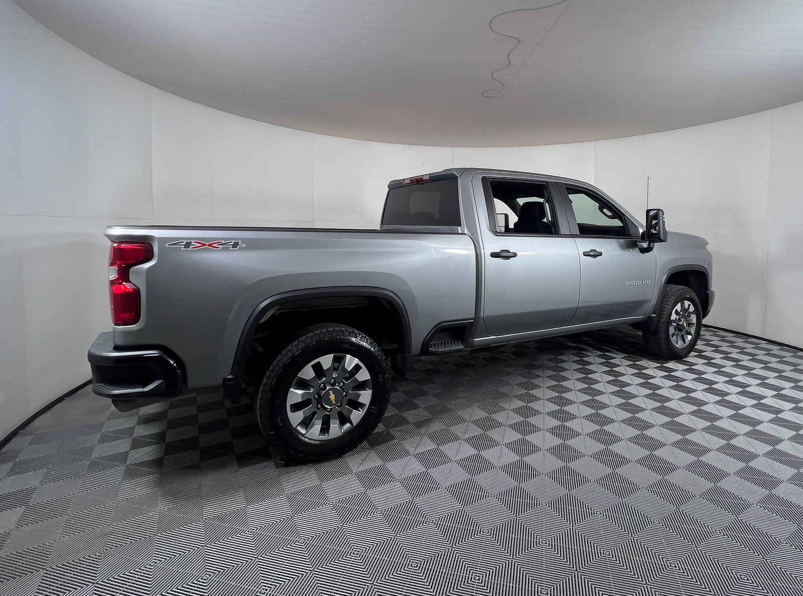 2025 Chevrolet Silverado 2500HD Custom photo 4