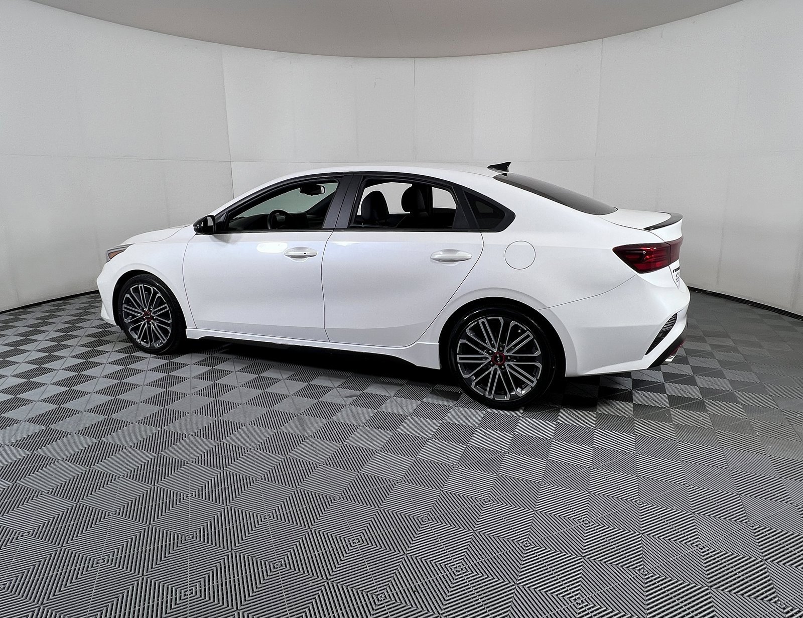 2023 Kia Forte GT photo 3