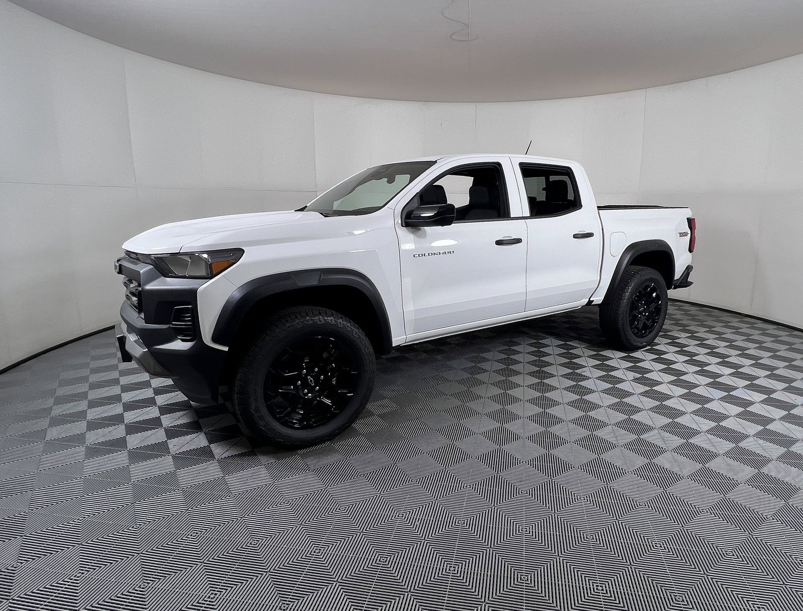 2026 Chevrolet Colorado Trail Boss photo 2