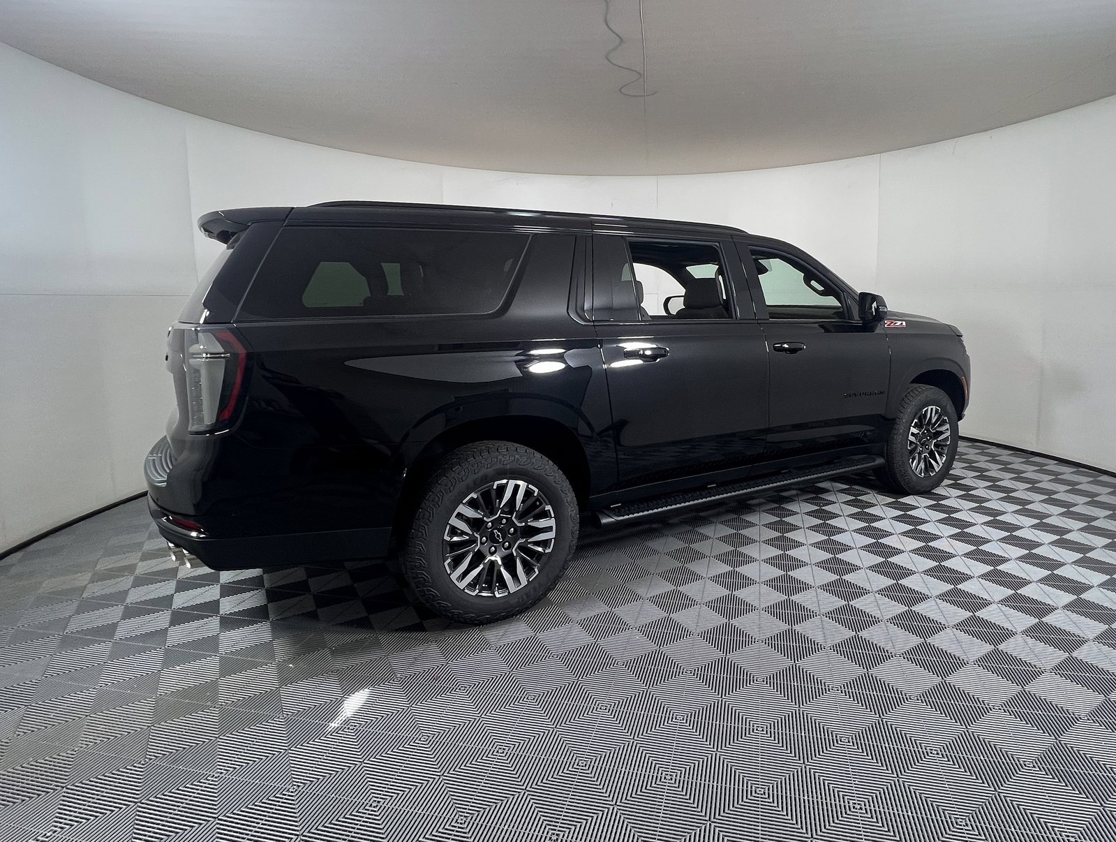 2026 Chevrolet Suburban Z71 photo 4
