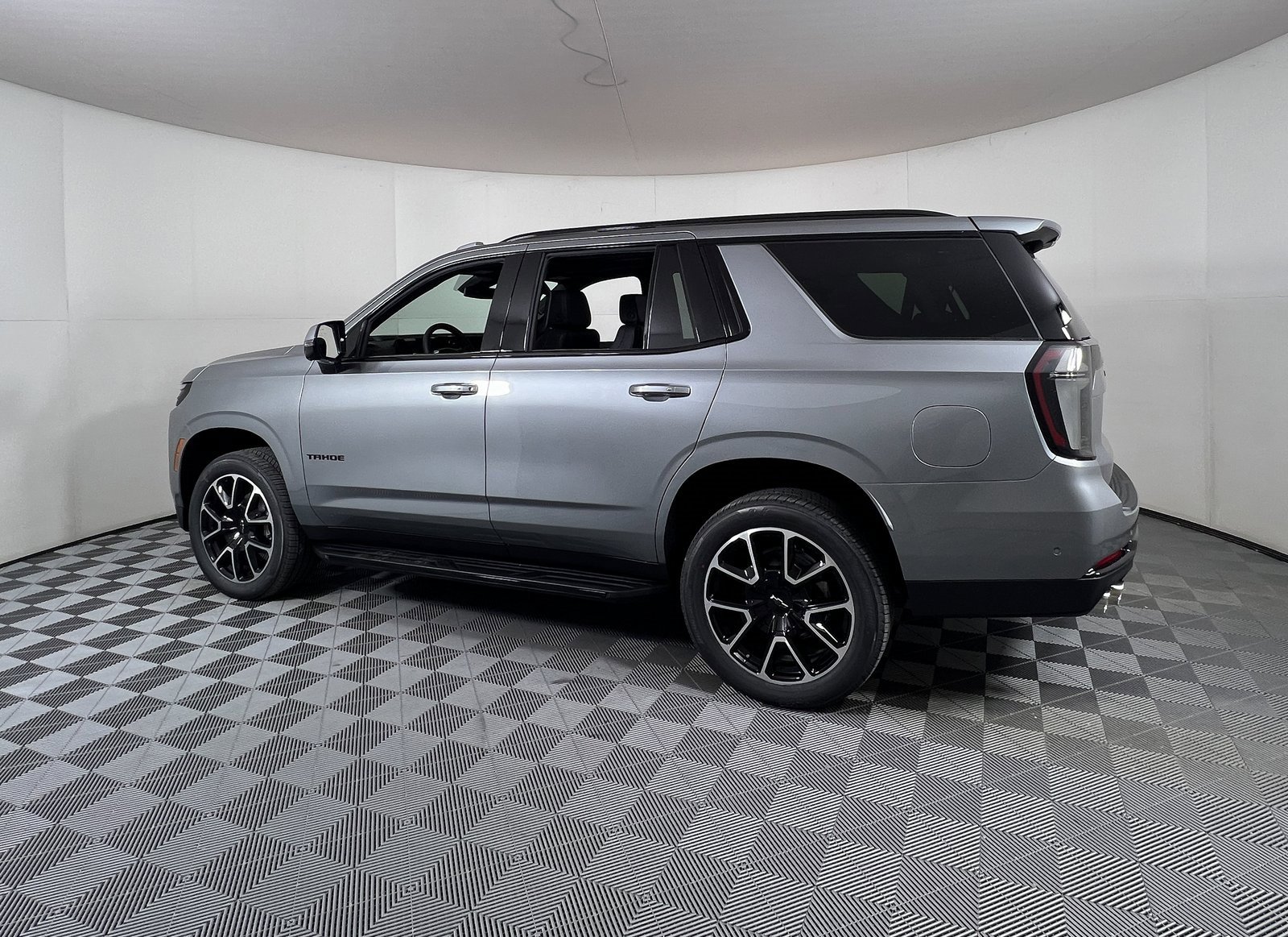 2026 Chevrolet Tahoe RST photo 3