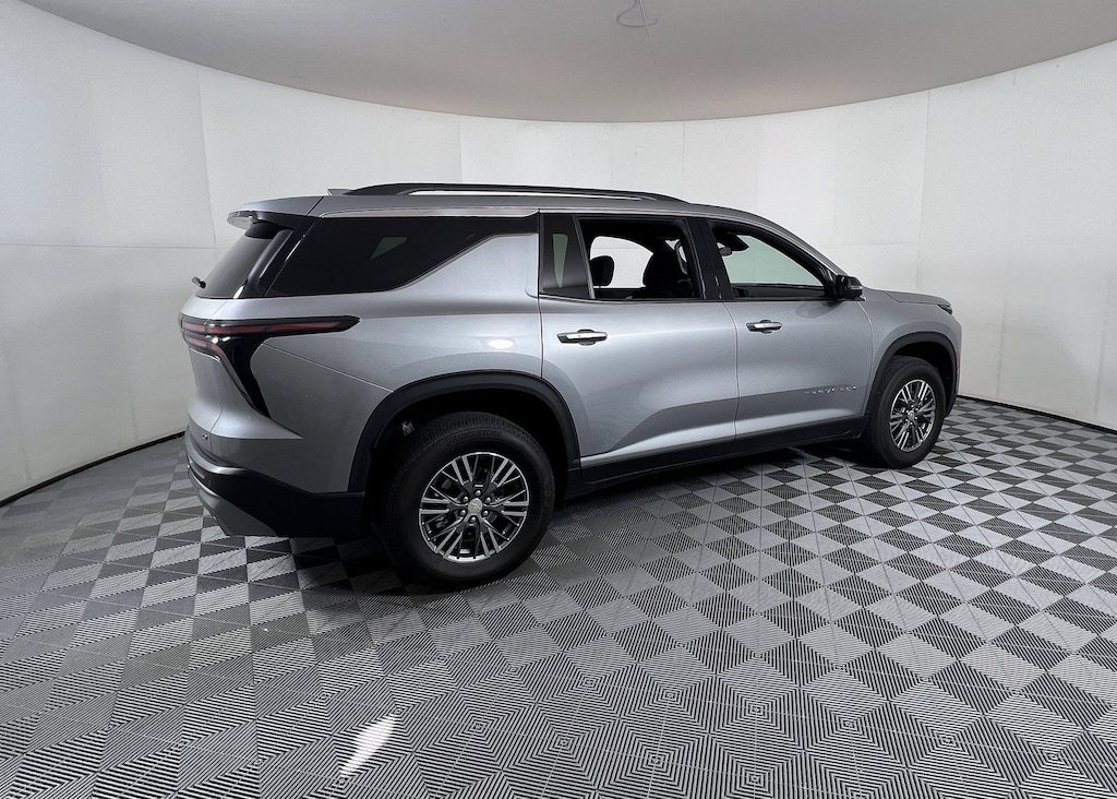 Used 2024 Chevrolet Traverse LT SUV