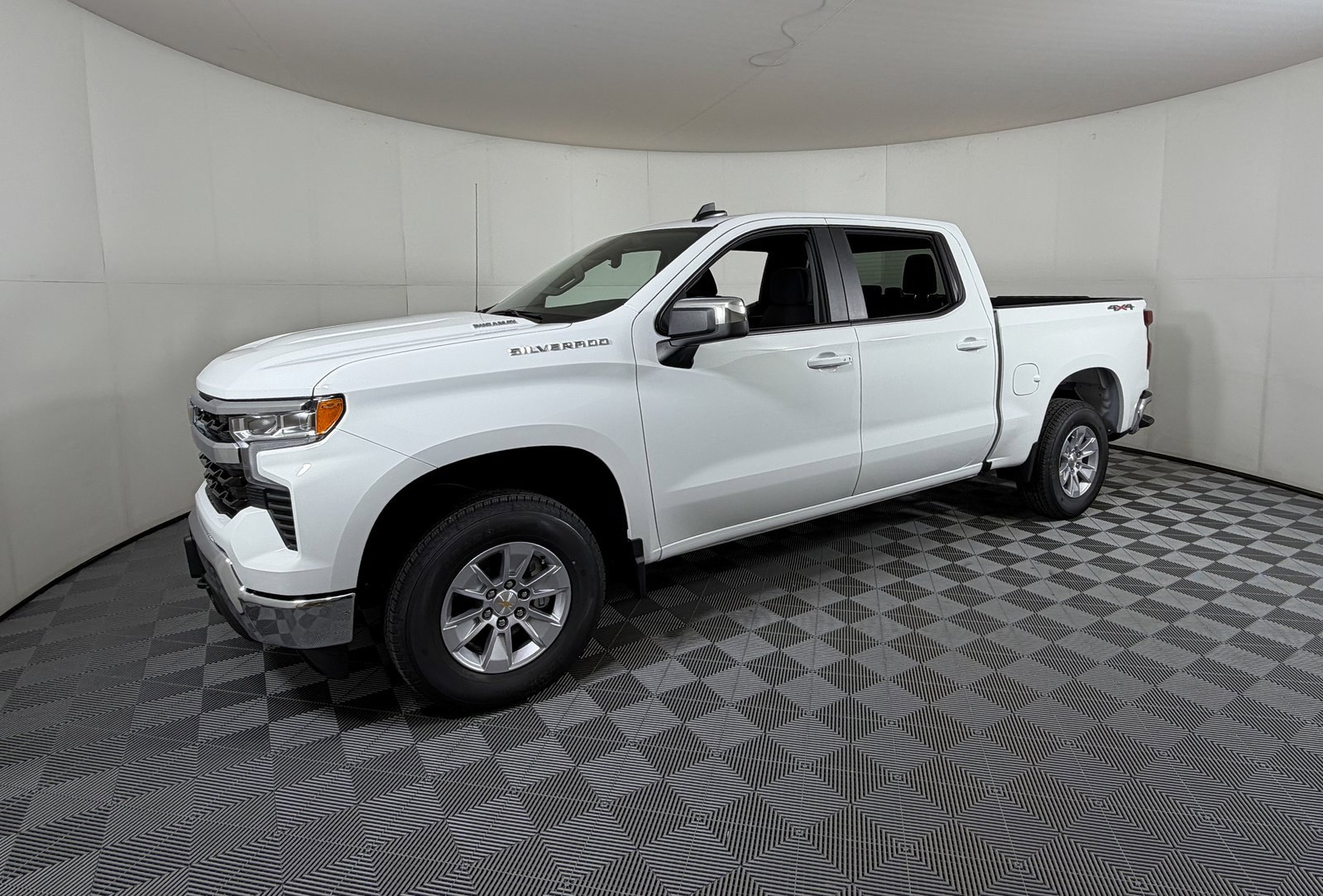 2026 Chevrolet Silverado 1500 LT photo 2