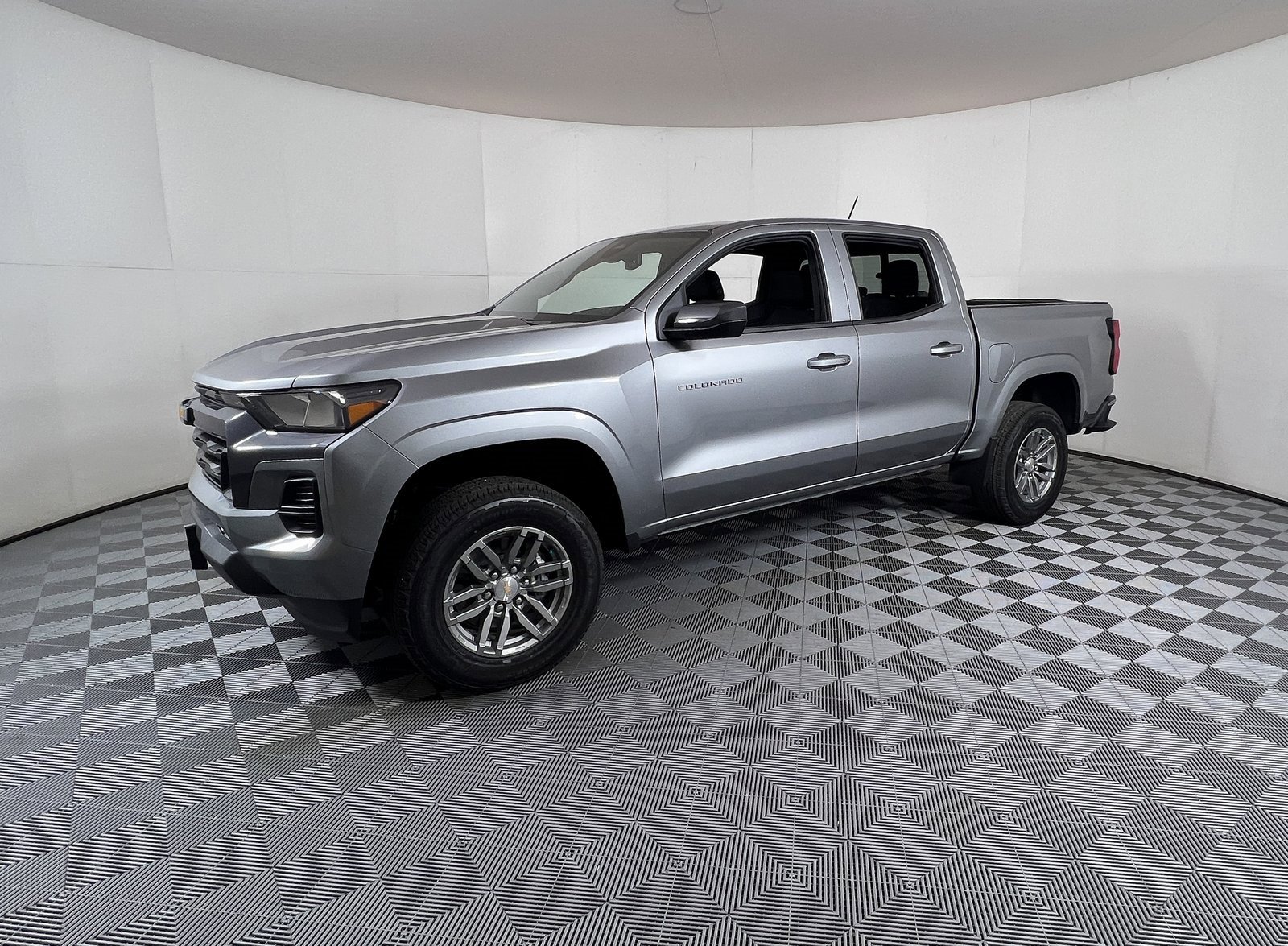 2026 Chevrolet Colorado LT photo 2