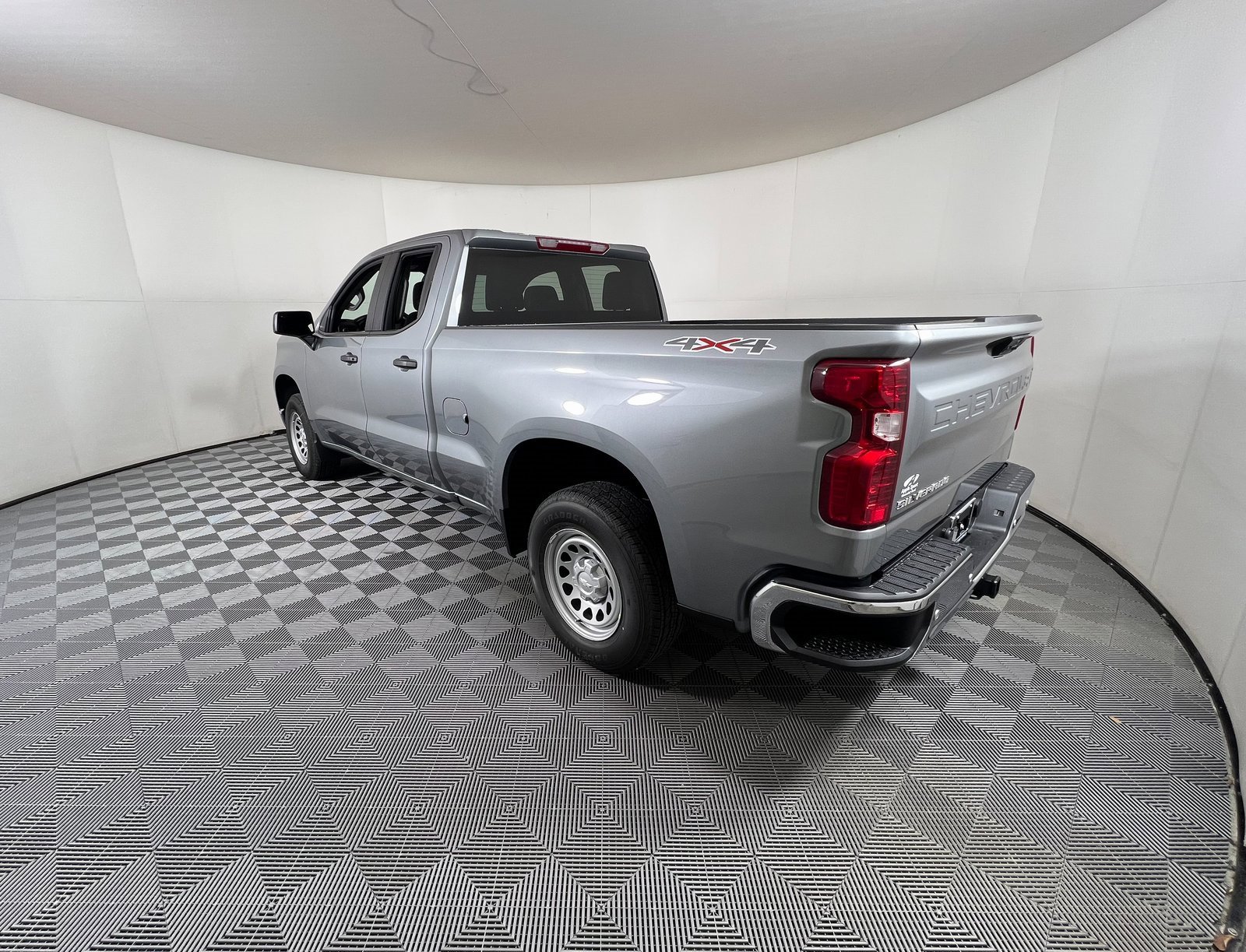 2025 Chevrolet Silverado 1500 photo 3