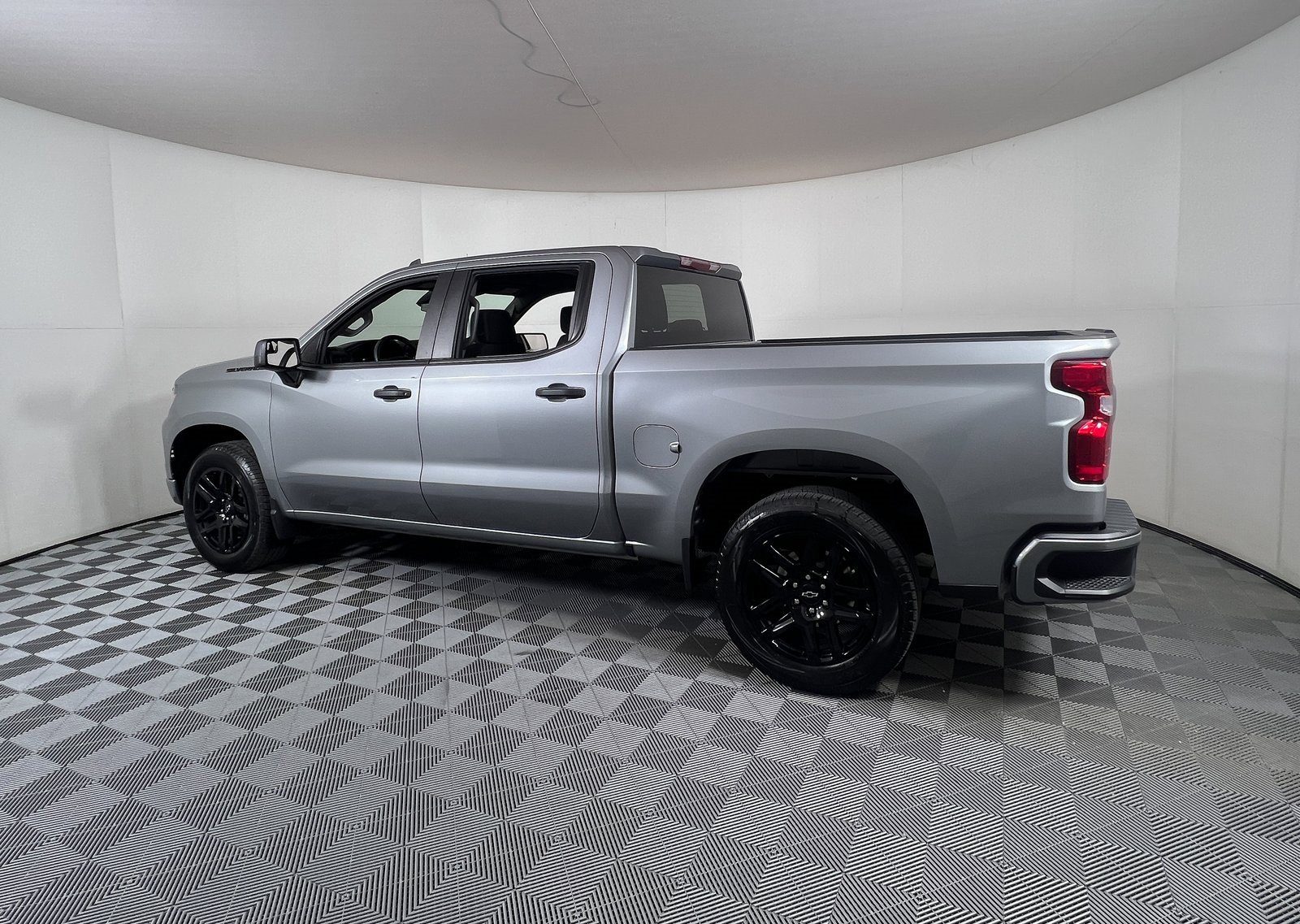 2023 Chevrolet Silverado 1500 Custom photo 3