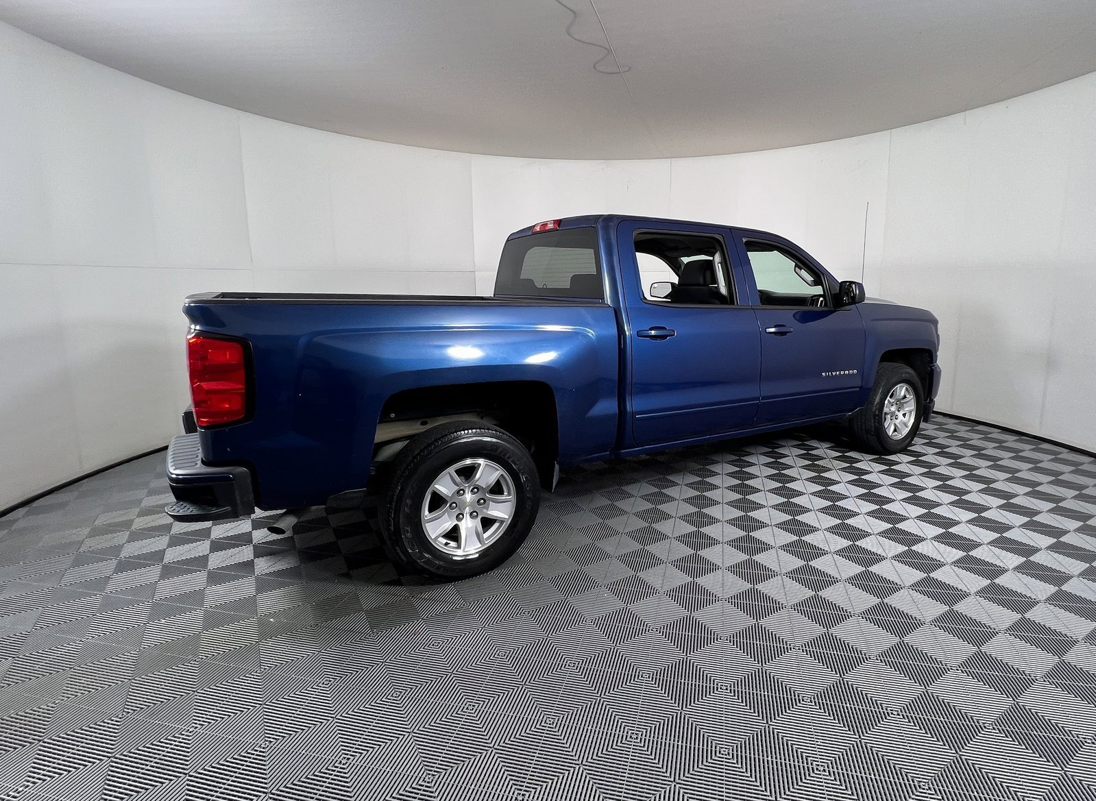 2017 Chevrolet Silverado 1500 LT photo 4