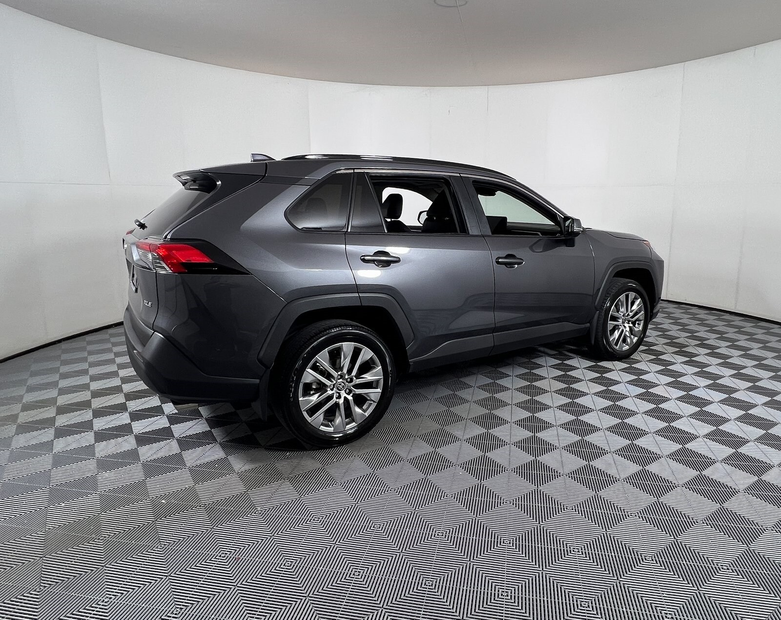 2024 Toyota RAV4 XLE Premium photo 2
