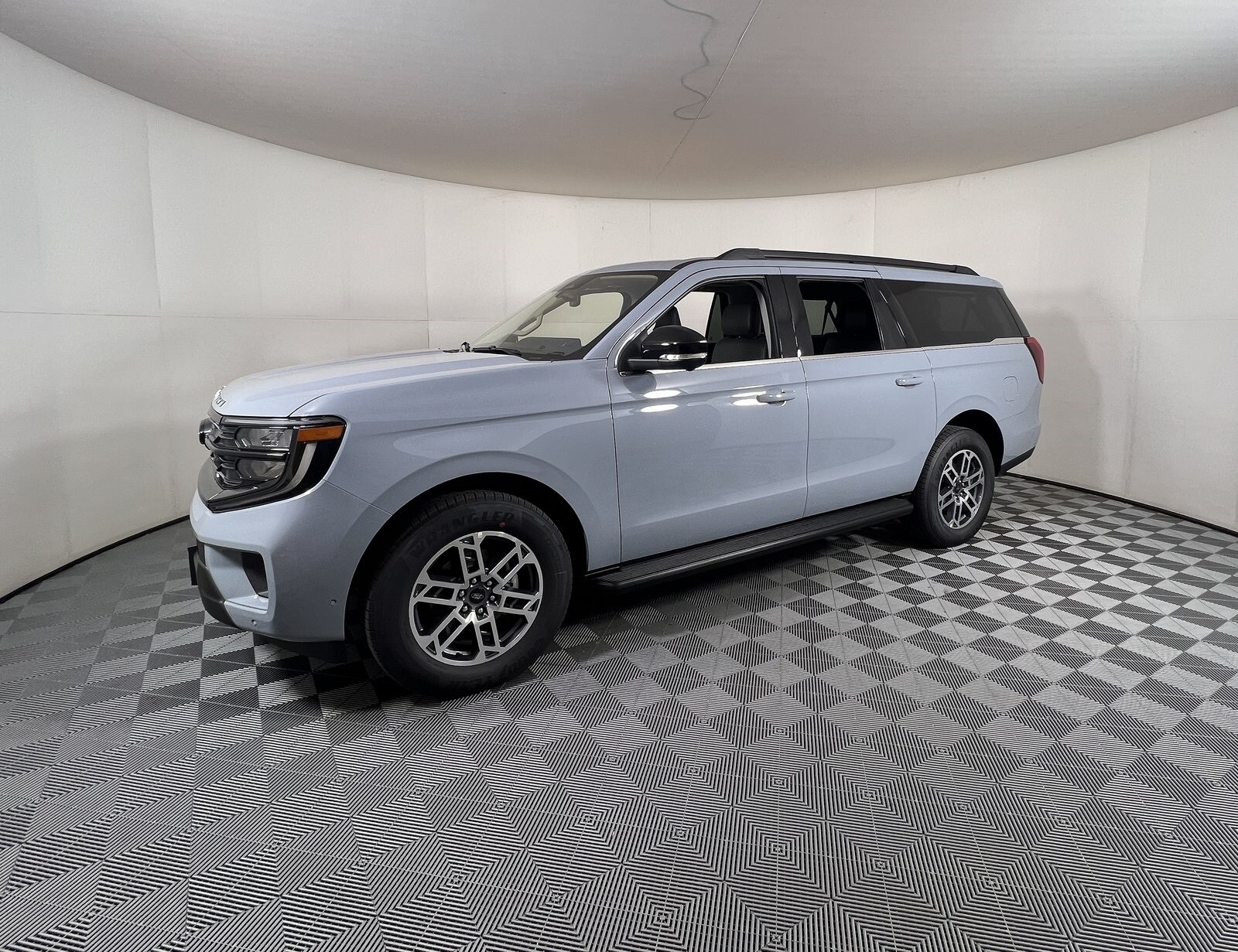2025 Ford Expedition MAX photo 2