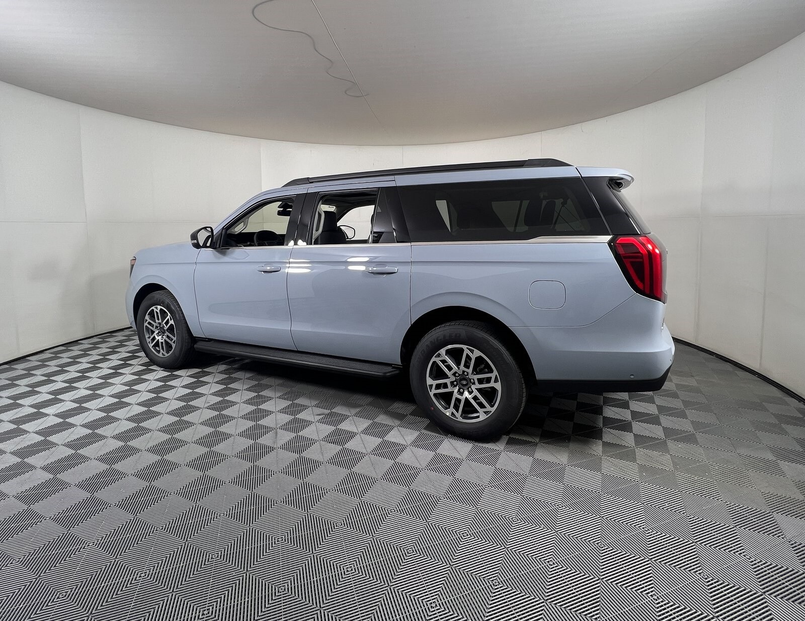 2025 Ford Expedition MAX photo 3