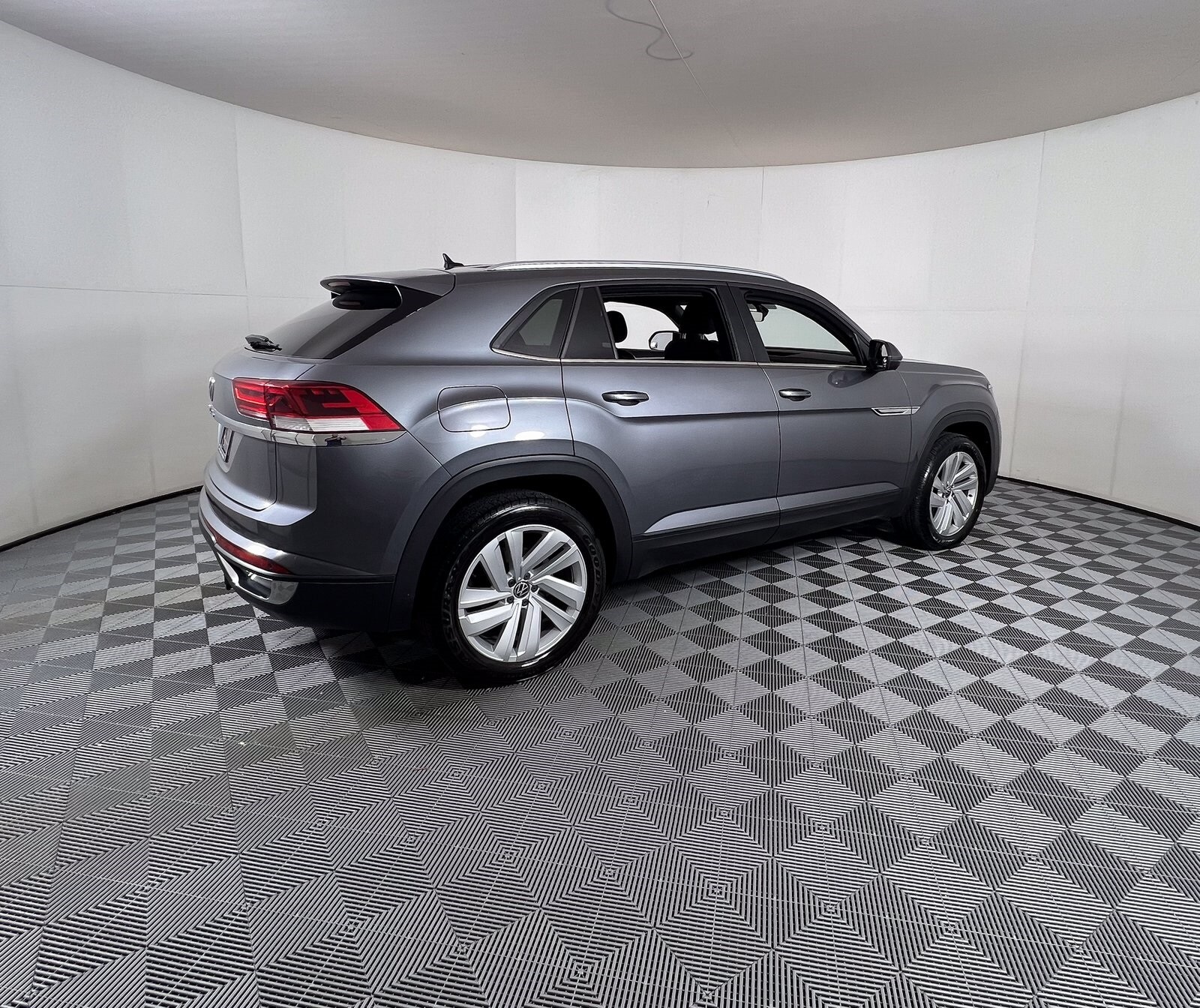 2022 Volkswagen Atlas Cross Sport SE Technology photo 4