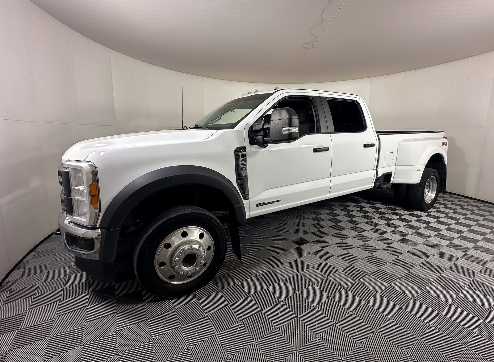 2023 Ford F-450 photo 2