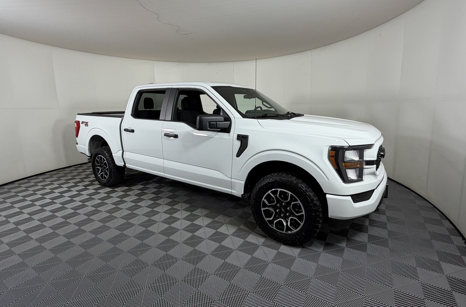 2023 Ford F-150 XL's photo