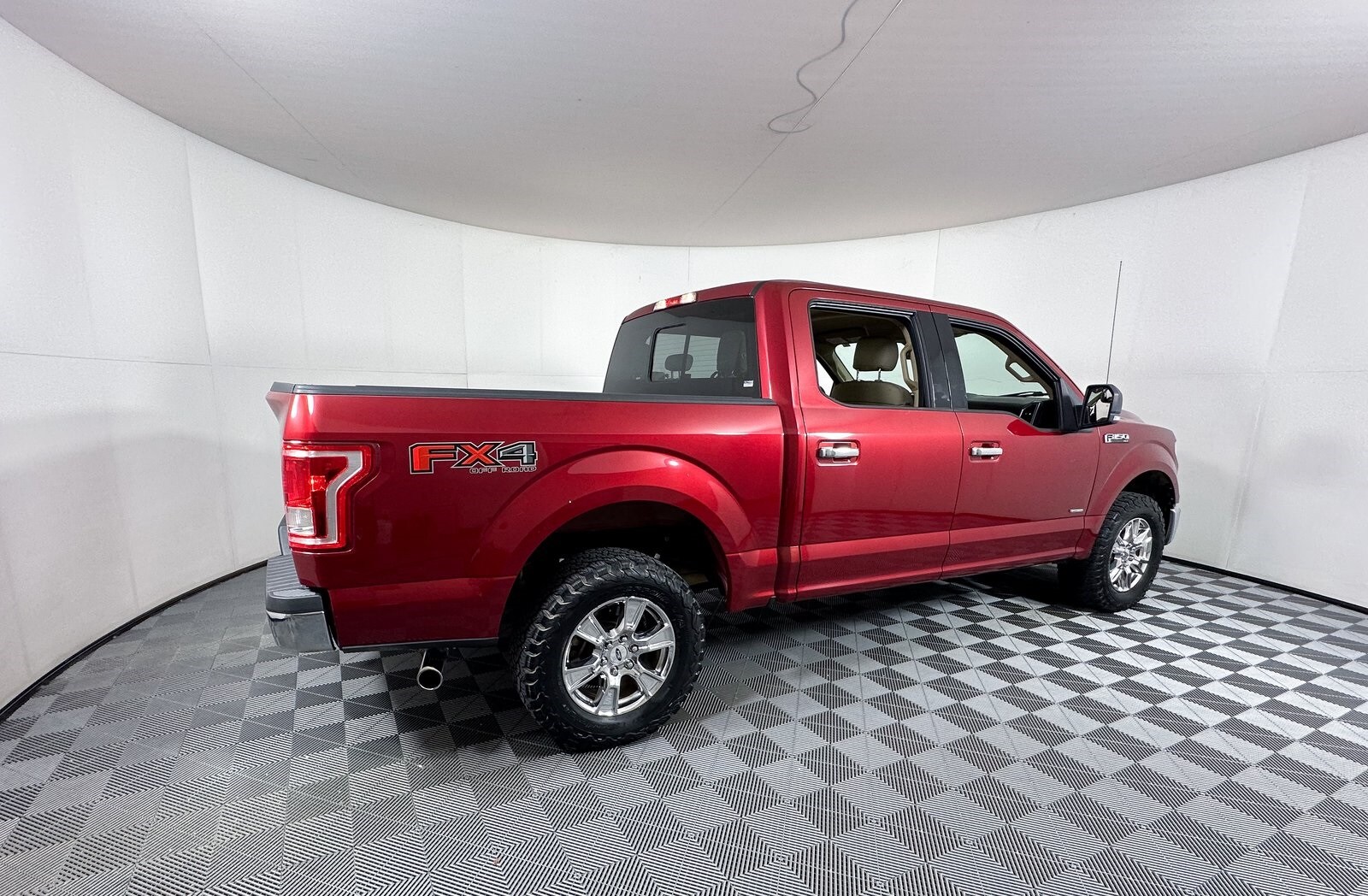 2015 Ford F-150 XLT photo 4