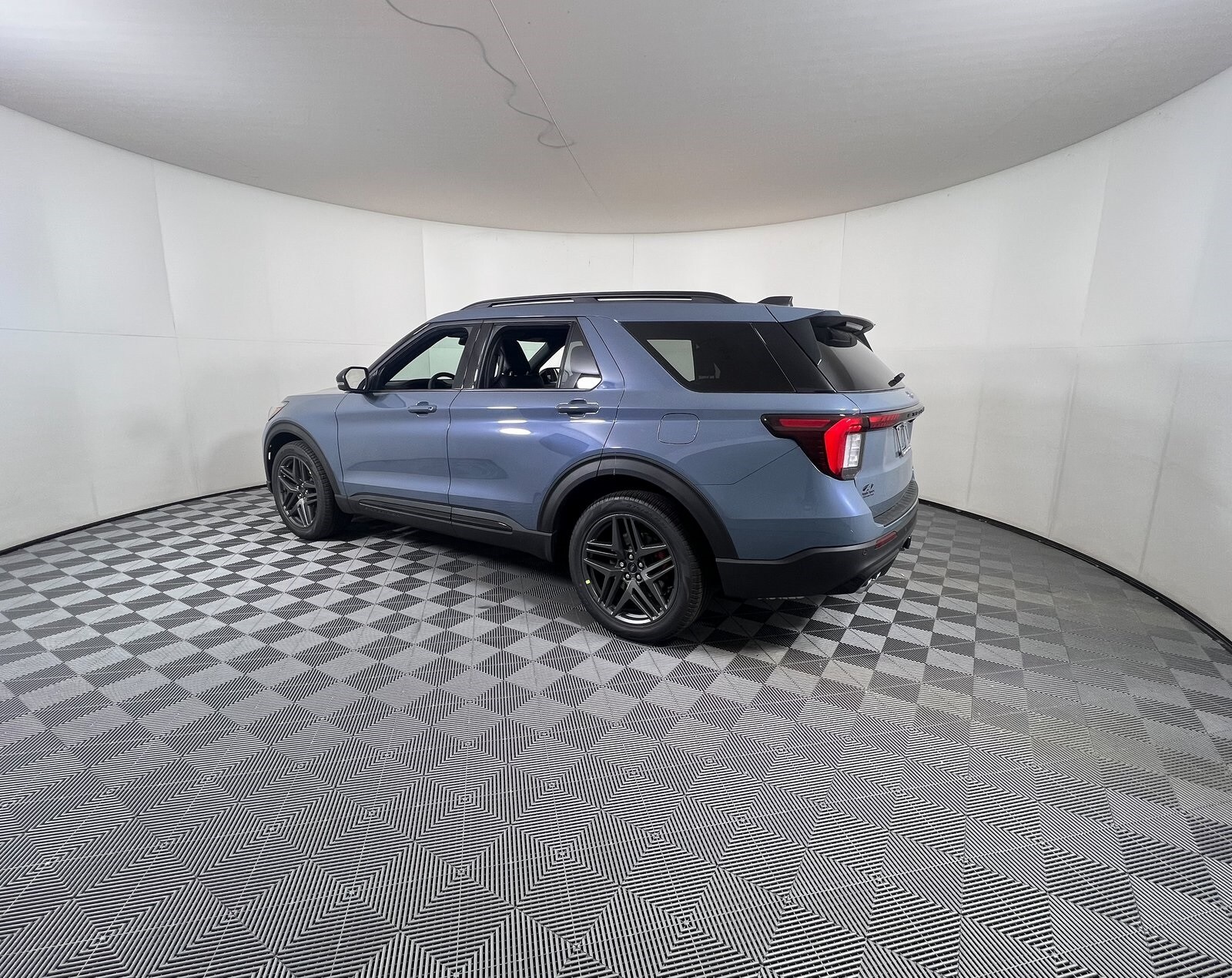 2025 Ford Explorer ST photo 3