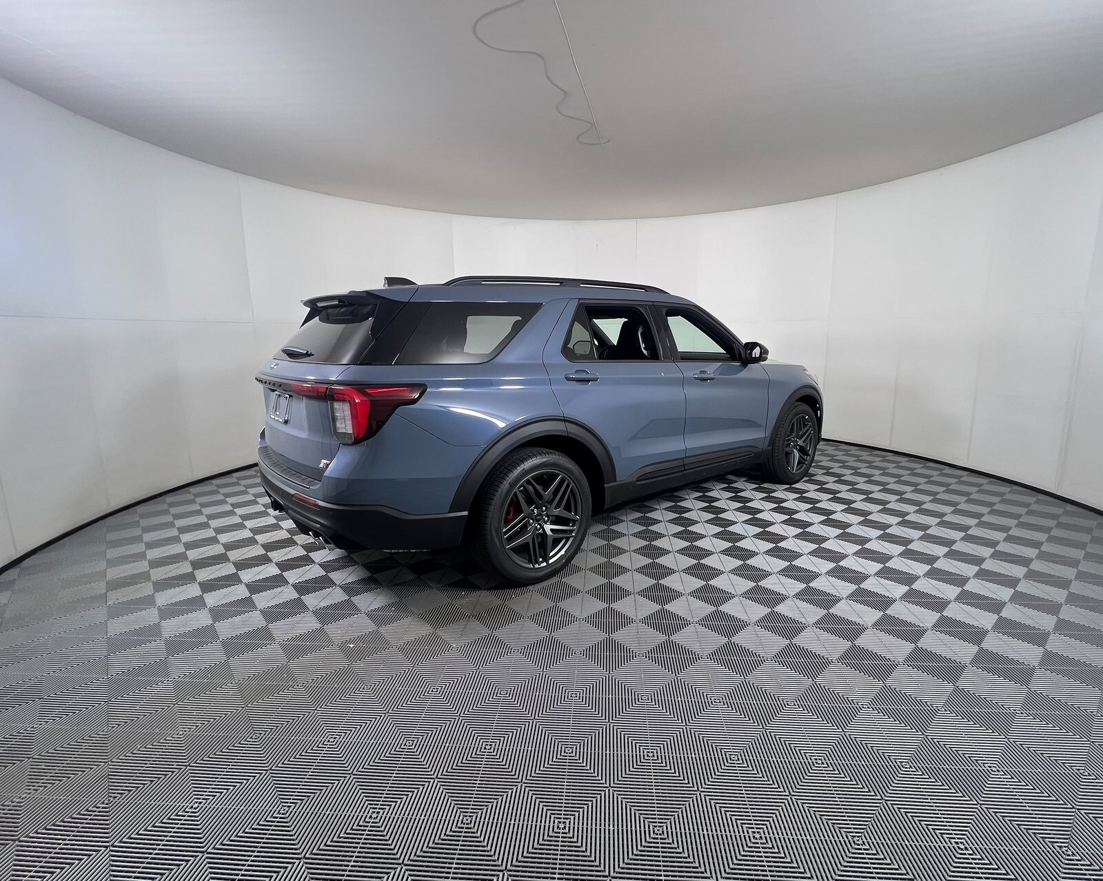 2025 Ford Explorer ST photo 4