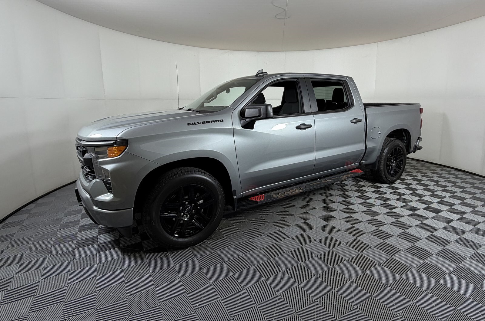 2024 Chevrolet Silverado 1500 Custom photo 2