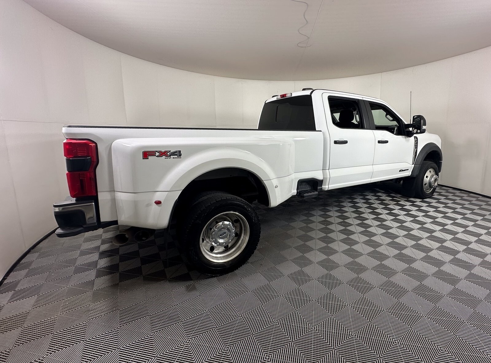 2023 Ford F-450 photo 4