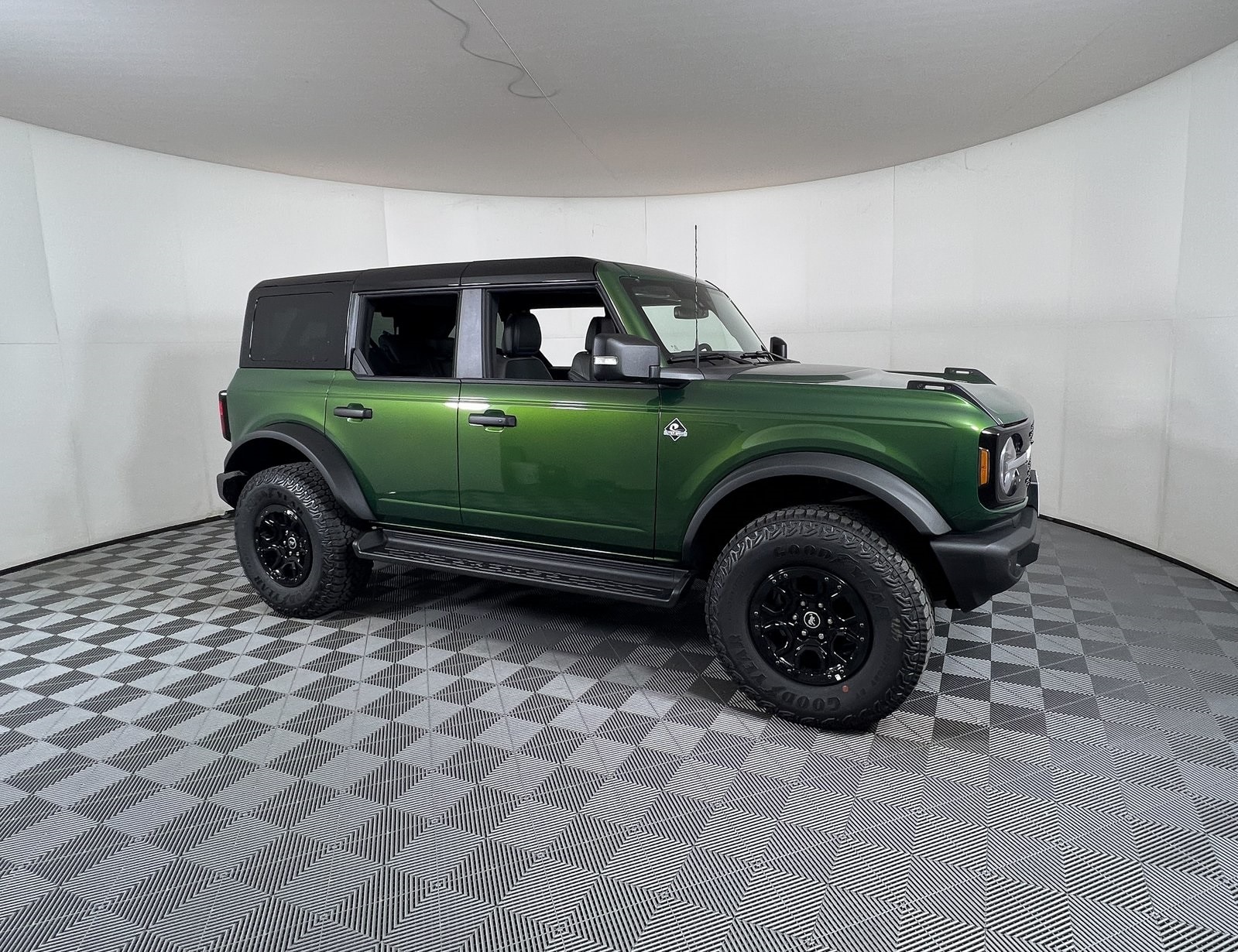 2025 Ford Bronco 4-Door Outer Banks's photo