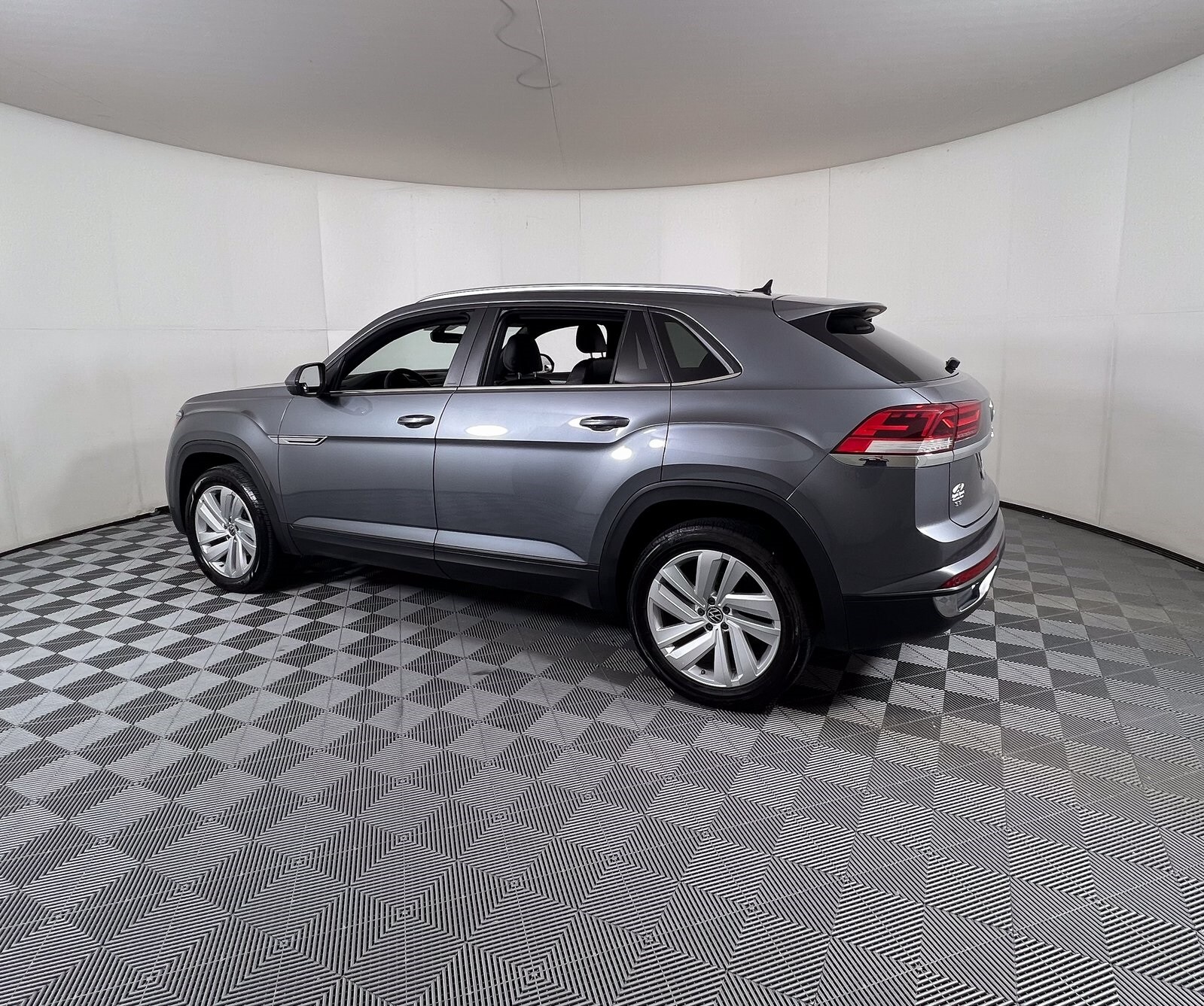 2022 Volkswagen Atlas Cross Sport SE Technology photo 3