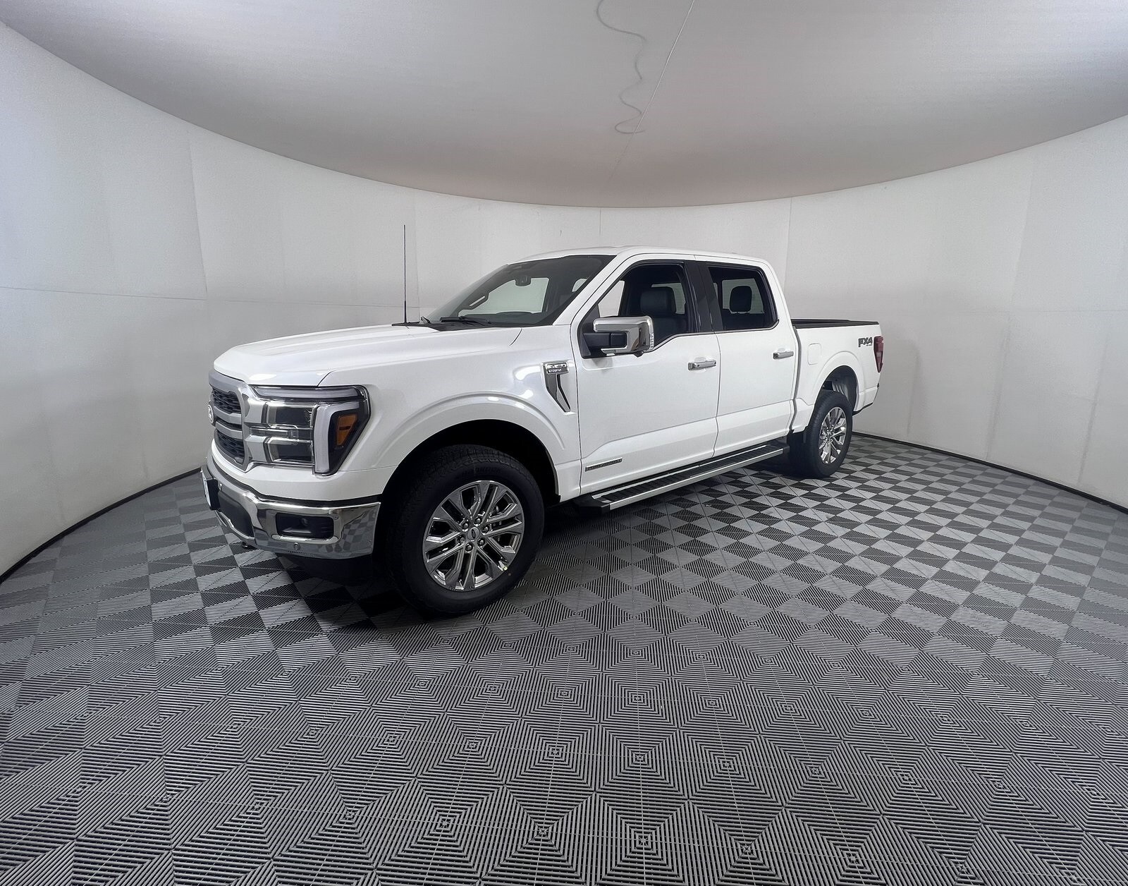 2025 Ford F-150 Lariat photo 2