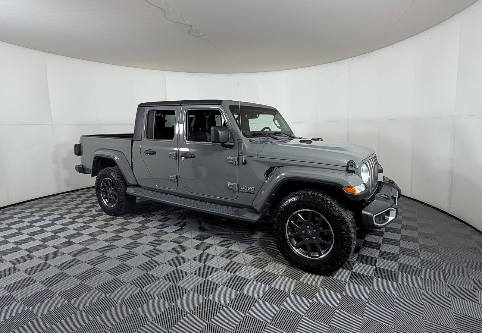 2021 Jeep Gladiator Overland's photo
