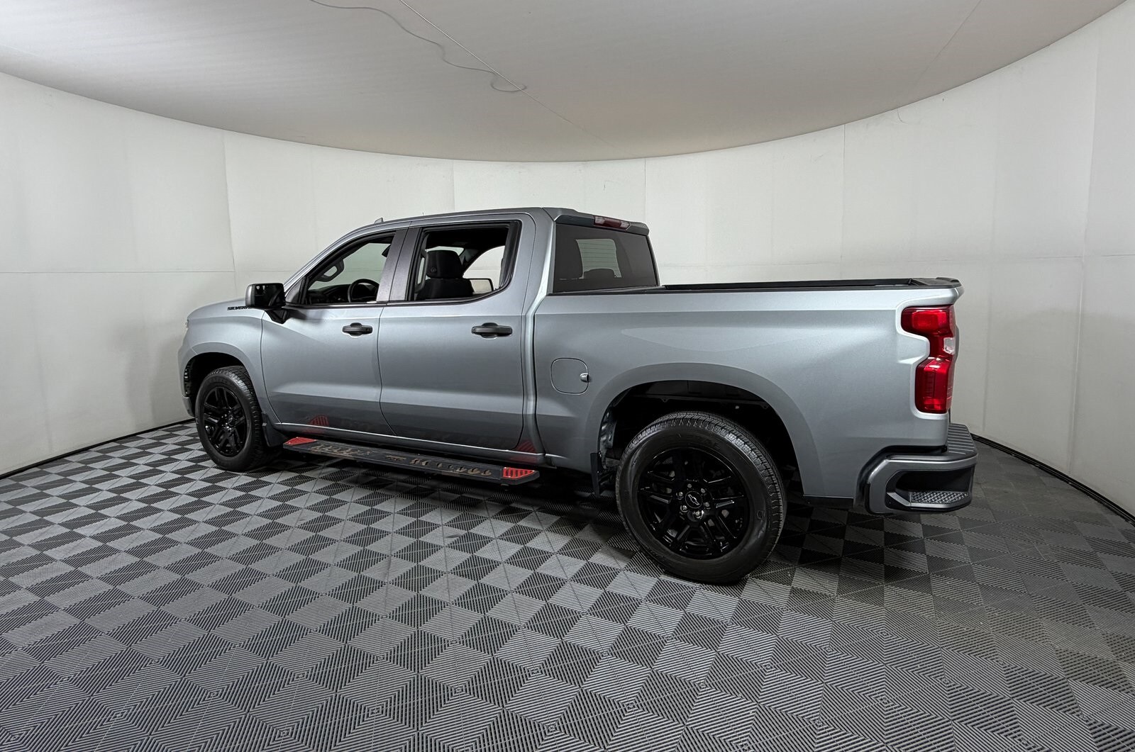 2024 Chevrolet Silverado 1500 Custom photo 3
