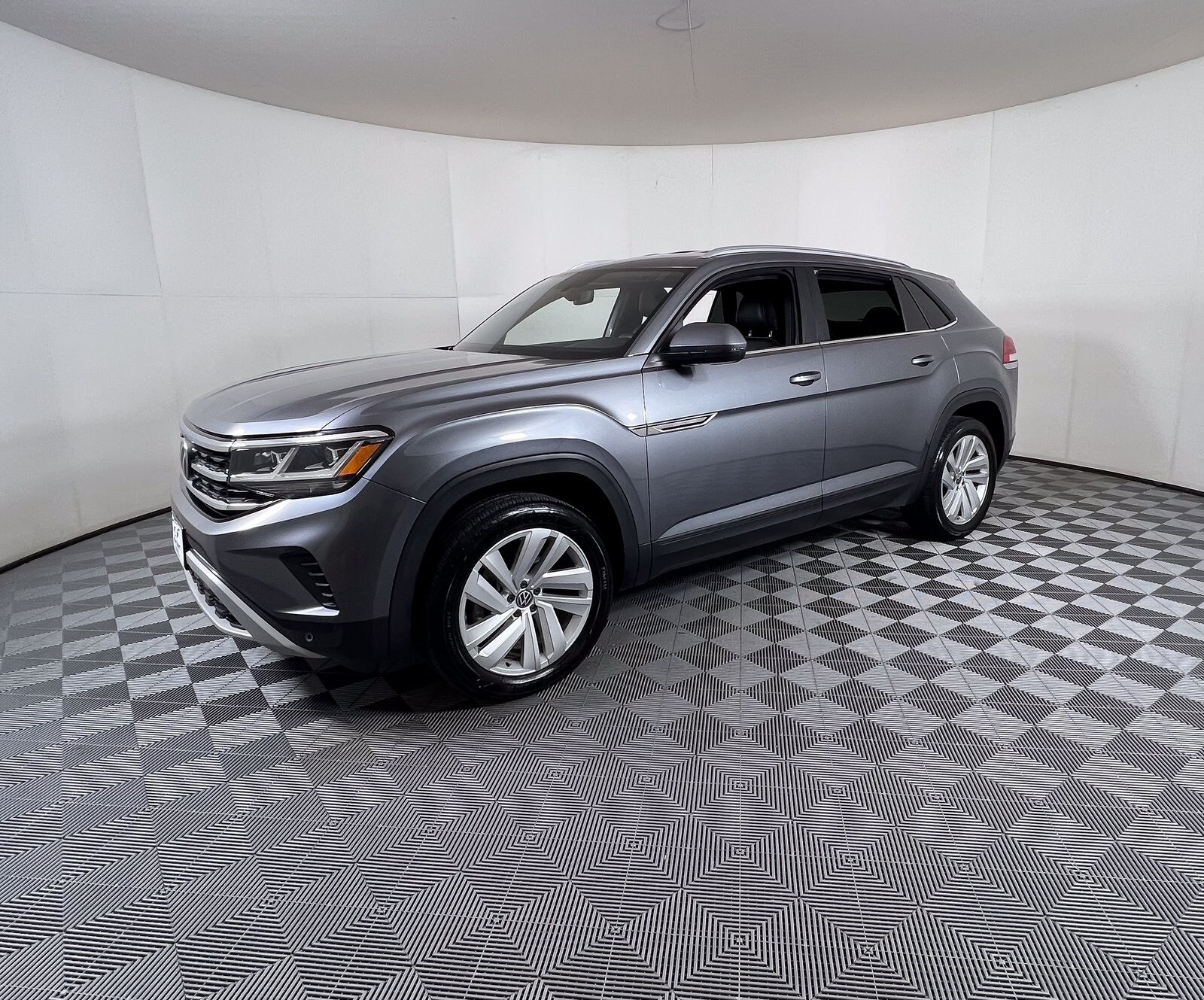 2022 Volkswagen Atlas Cross Sport SE Technology photo 2