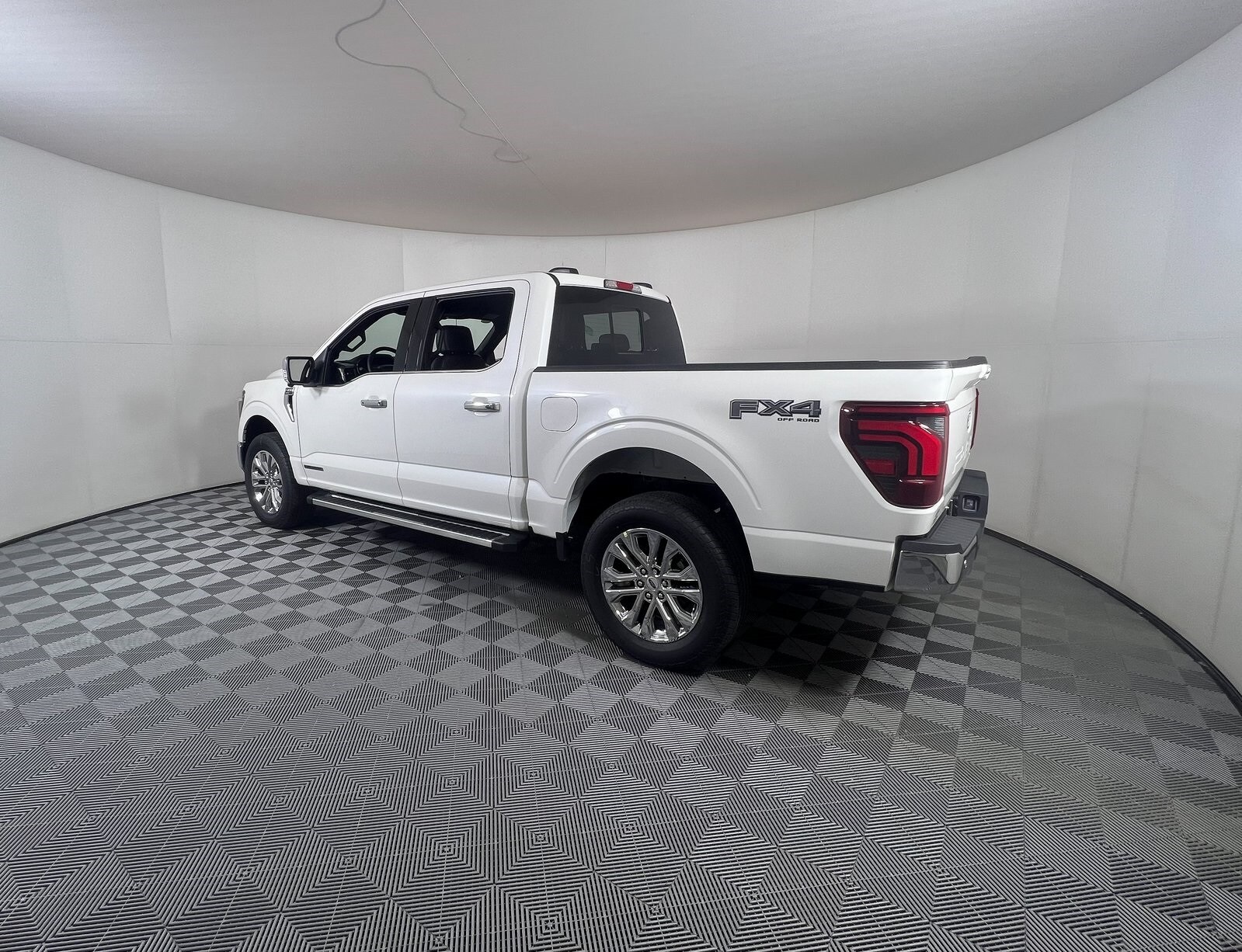 2025 Ford F-150 Lariat photo 3