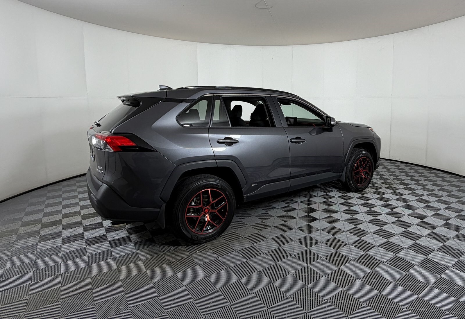 2022 Toyota RAV4 Hybrid XLE photo 2