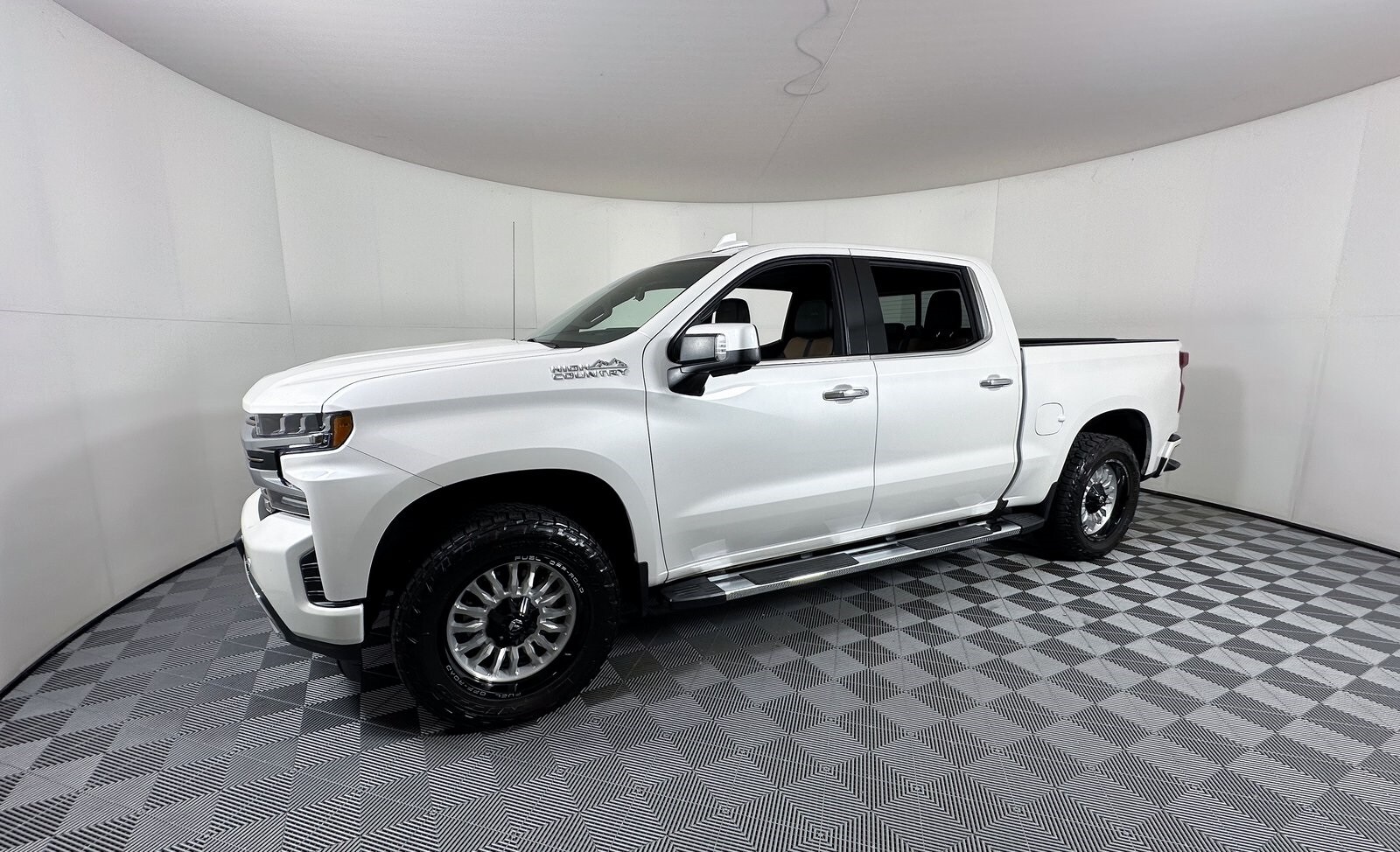 2022 Chevrolet Silverado 1500 High Country photo 2