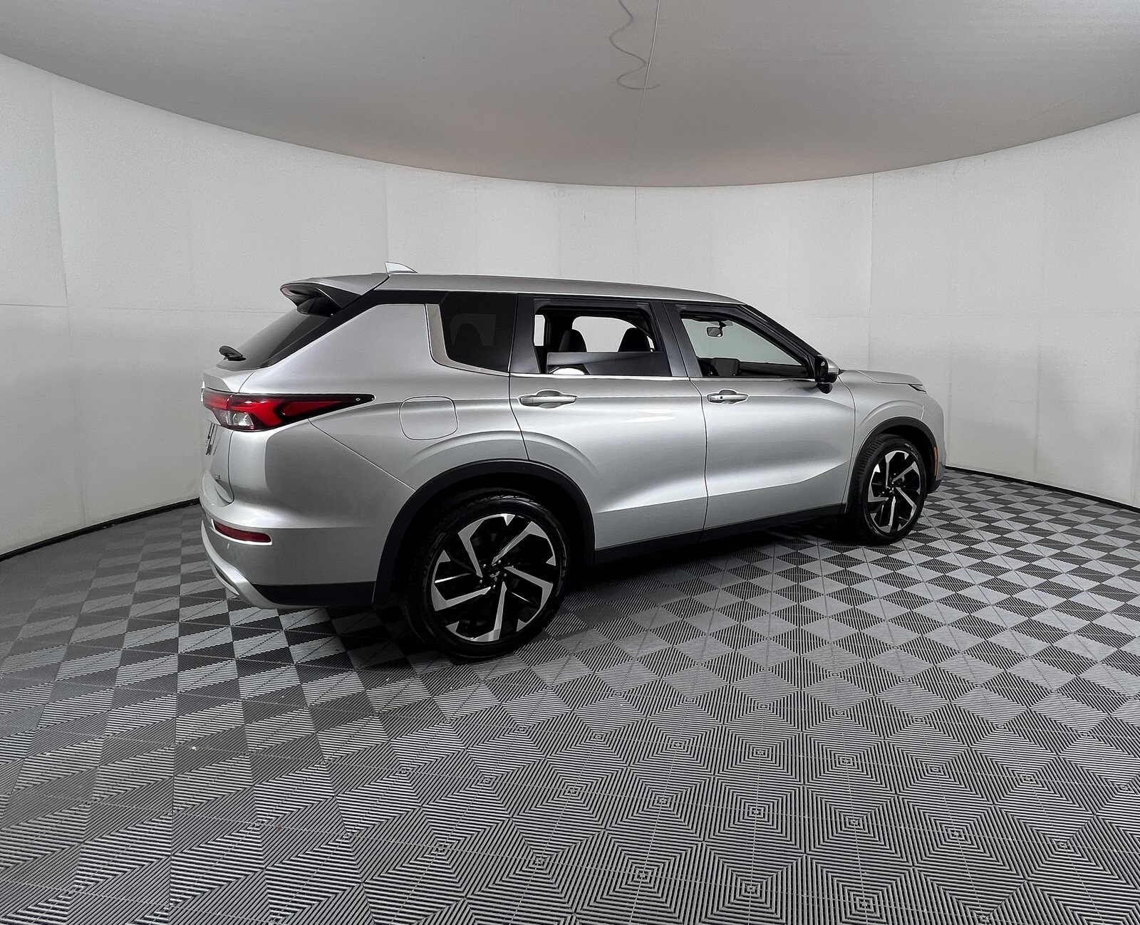 2023 Mitsubishi Outlander SE photo 4