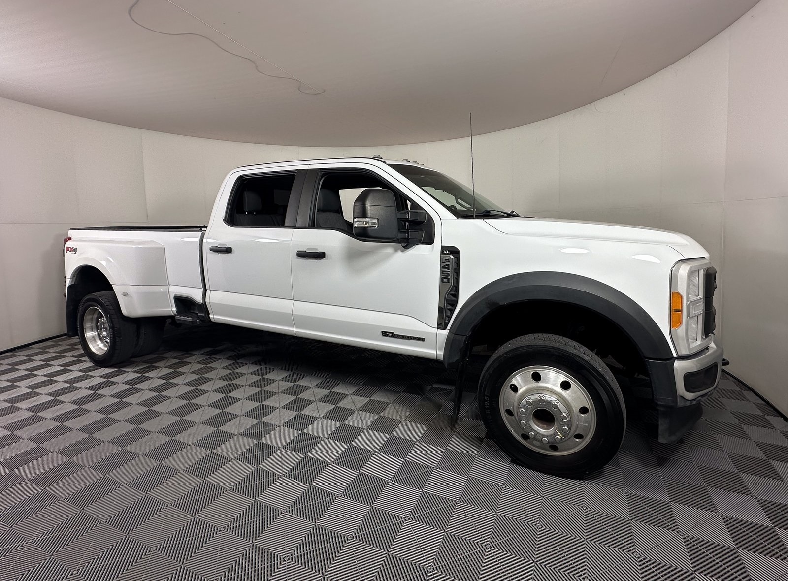 2023 Ford F-450 Super Duty XL's photo