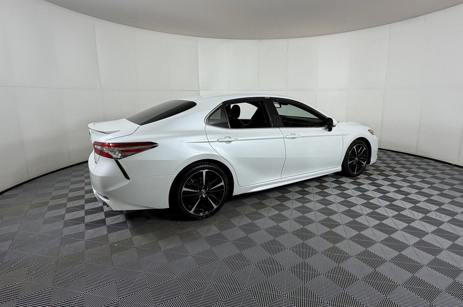 2018 Toyota Camry XSE photo 4