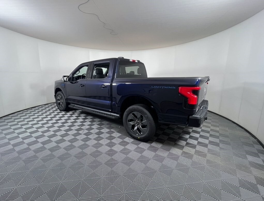 2025 Ford F-150 Lightning photo 4