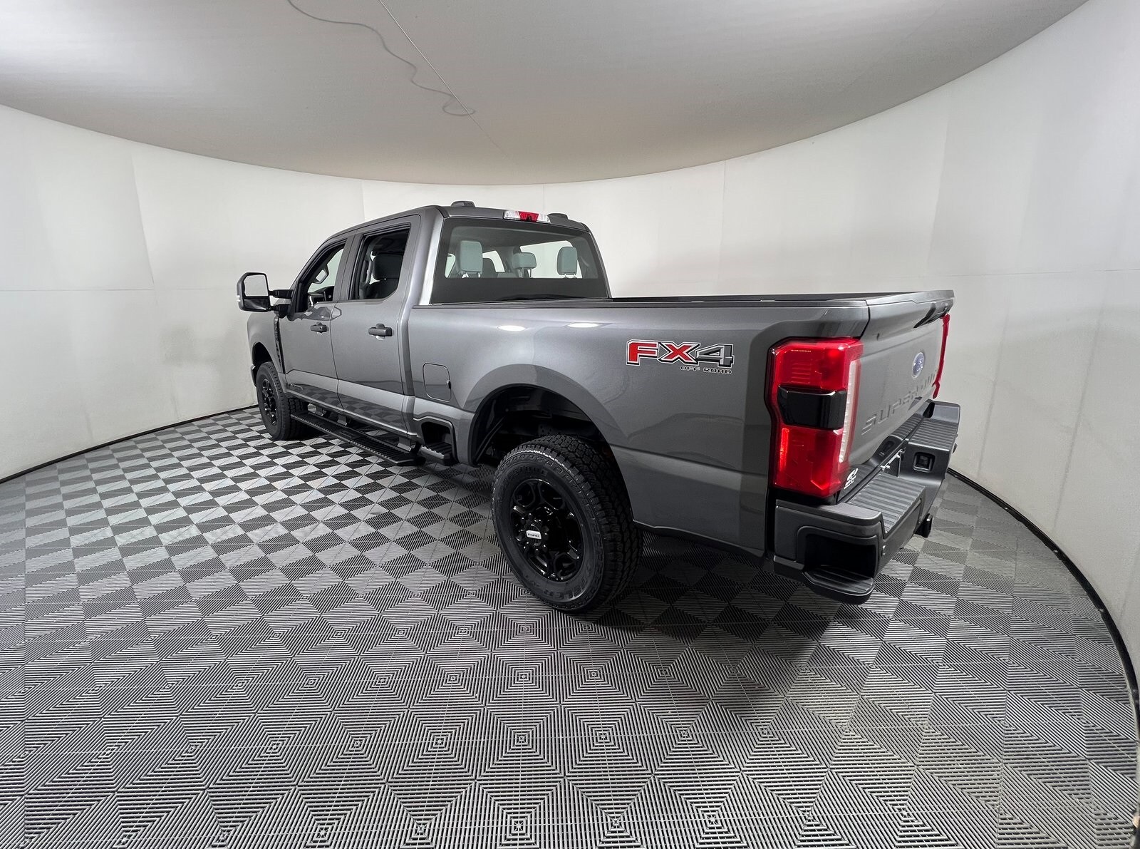 2025 Ford F-250 photo 3