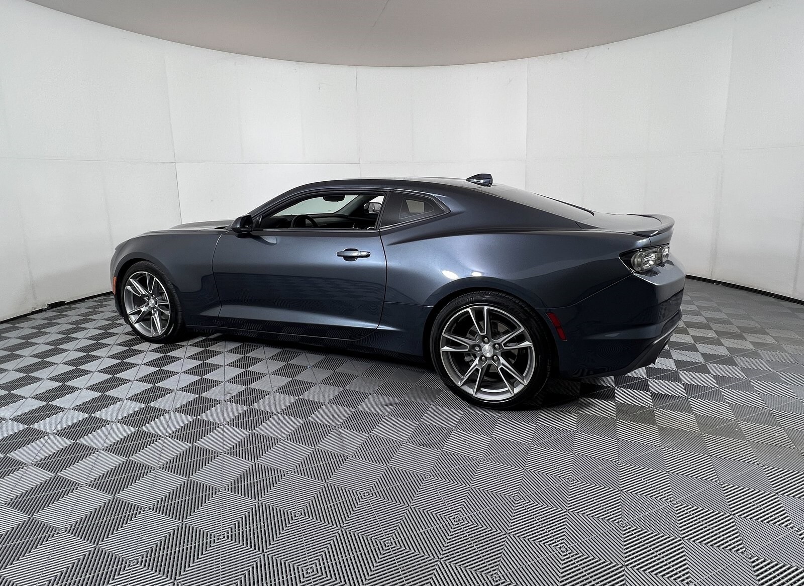 2023 Chevrolet Camaro 3LT Coupe photo 2