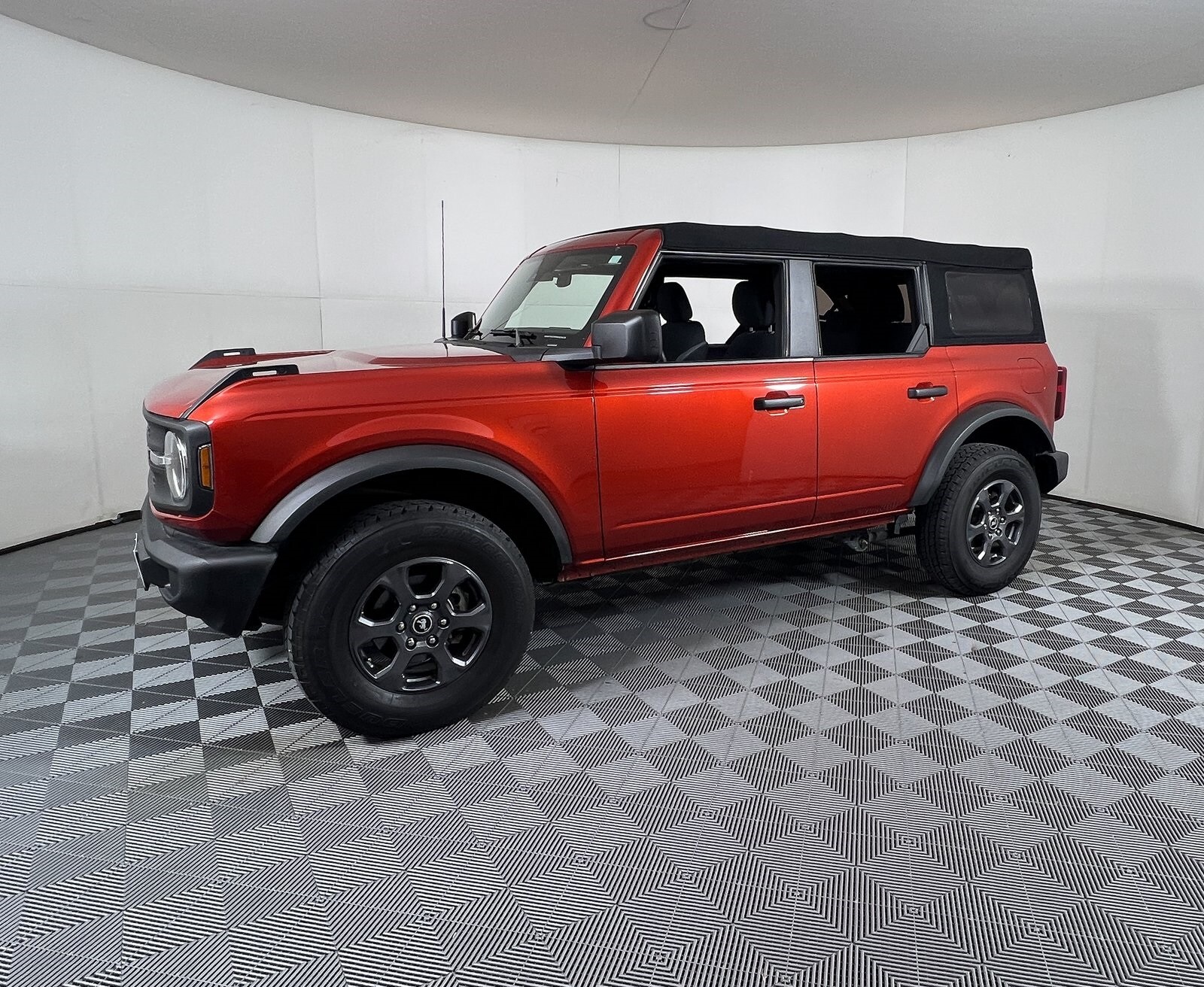 2022 Ford Bronco Base photo 2