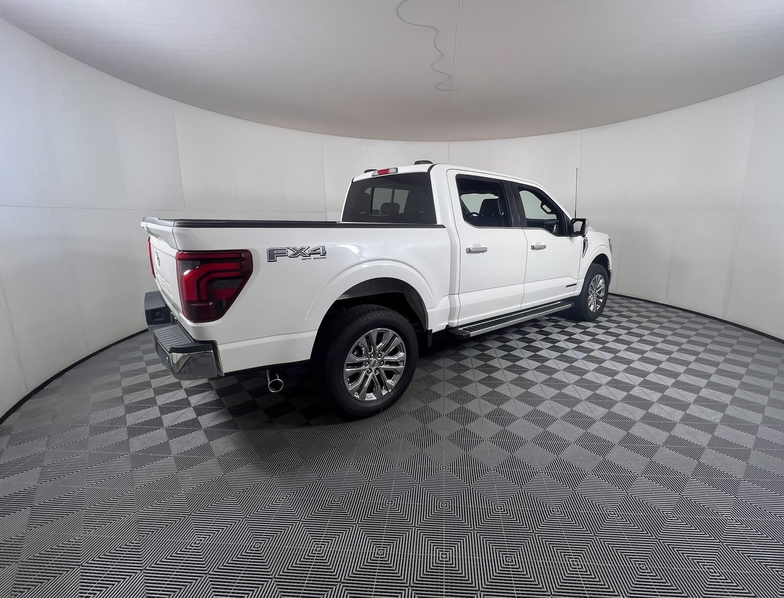2025 Ford F-150 Lariat photo 4